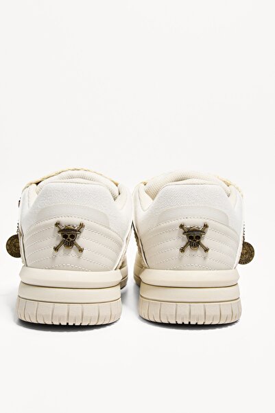 Bershka One Piece skate trainers with keyring