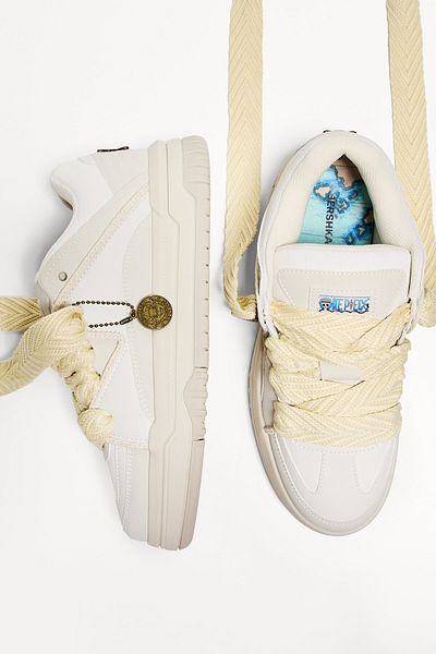 Bershka One Piece skate trainers with keyring