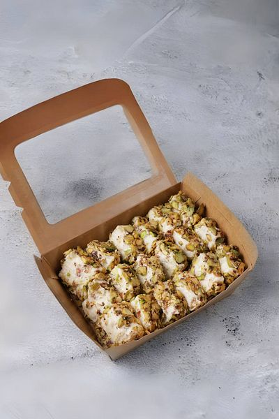 Lutfuzade Baklava Turkish delight with milk and pistachio - Lutfi Zadeh Baklava