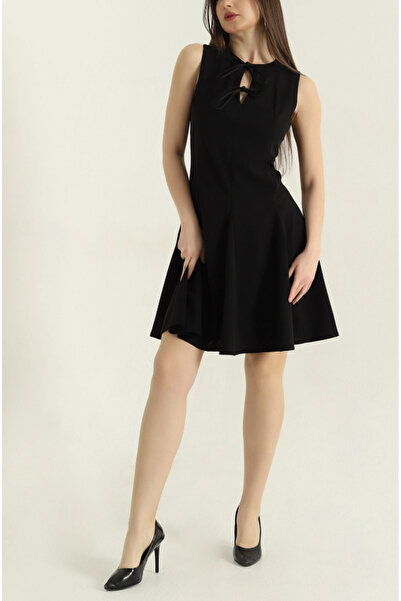 Lumora SİYAH FİYONK DETAYLI ETEĞİ VOLANLI KREP MİNİ ELBİSE