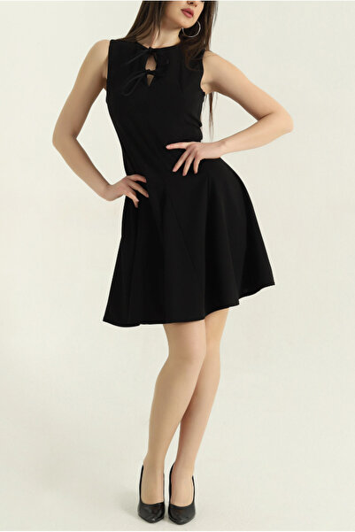 Lumora SİYAH FİYONK DETAYLI ETEĞİ VOLANLI KREP MİNİ ELBİSE