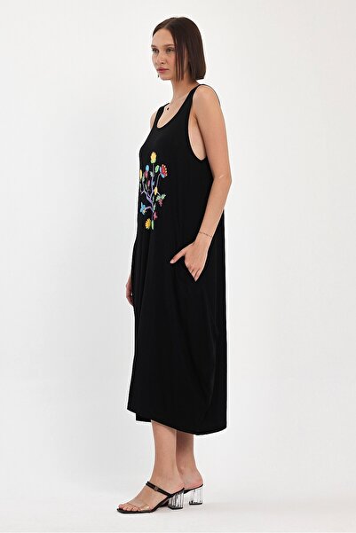 Buklemoda Μαύρο φλοράλ εμπριμέ φόρεμα με τσέπες