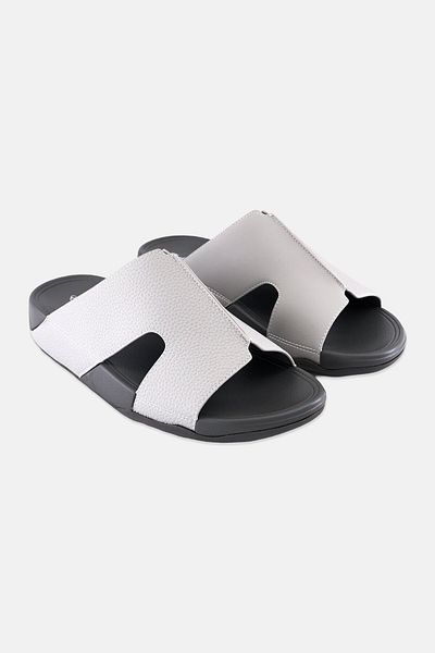English Laundry Men Slip On Arabic Sandals, Light Grey