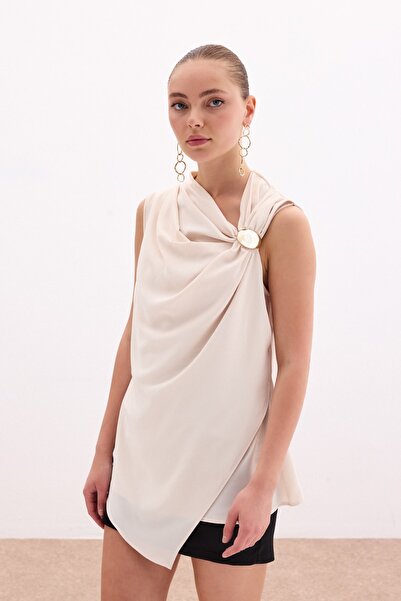 Sateen Tek Omuz Aksesuarlı Bluz - Bej