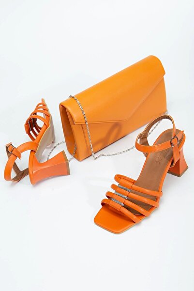 GULT Γυναικεία καλοκαιρινά παπούτσια με ειδικό τακούνι 7 εκ. και σετ τσάντας ...