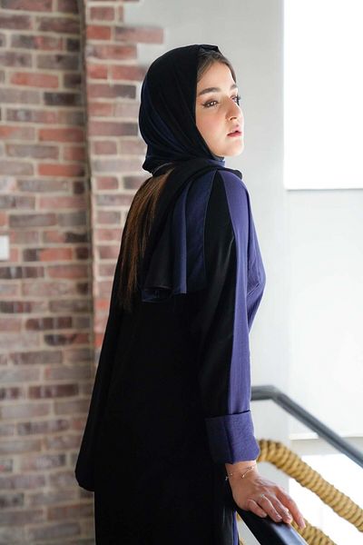 outline Black abaya with navy blue overlay and tie
