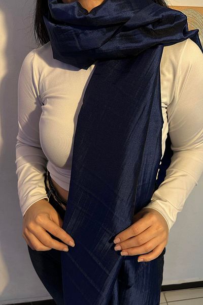 TAKIŞTIR شال التفتا باللون الأزرق الداكن