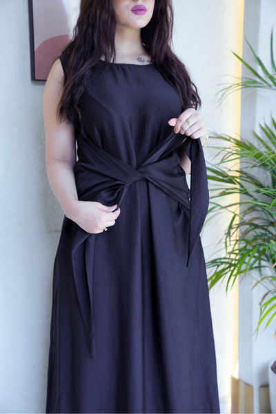 outline فستان تحت العباية أسود بربطة