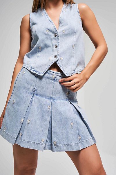 its basic Fusta scurtă din denim pentru femei, culoarea bluii 3s5-3, broderie florală, 100% bumbac, cu design pliat în față