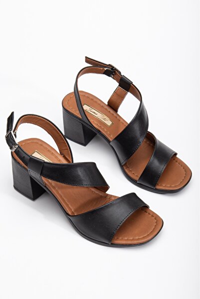 MODA Kadın Siyah Yandan Tokalı Klasik Topuklu Ayakkabı
