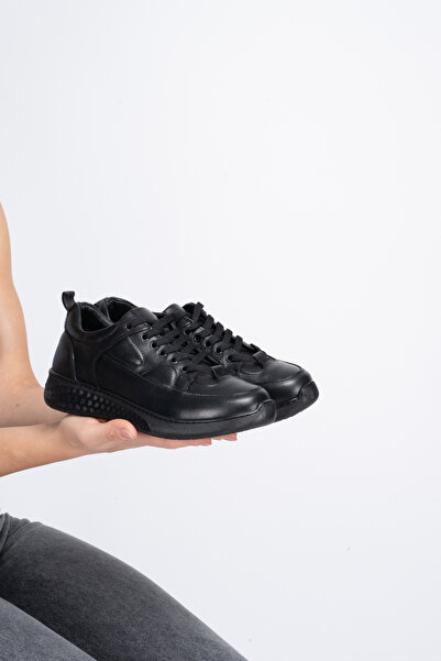 Clara Jones حذاء رياضي كاجوال نسائي من الجلد الطبيعي