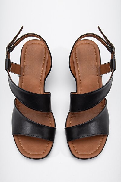 MODA Kadın Siyah Yandan Tokalı Klasik Topuklu Ayakkabı