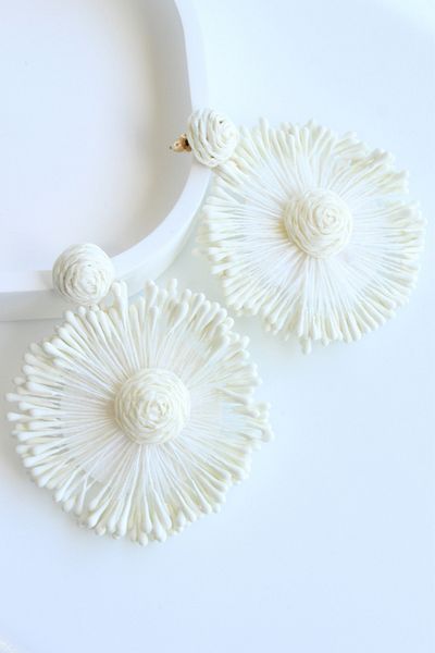 Leo'Stone New Season Big White Straw Flower Design Dangle Summer Lightweight Women's Earrings