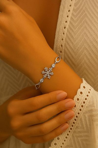 Arzu Butik Women's Snowflake Bracelet Silver Color Elegant and Sparkling Design
