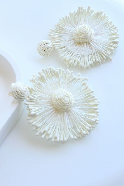 Leo'Stone New Season Big White Straw Flower Design Dangle Summer Lightweight Women's Earrings