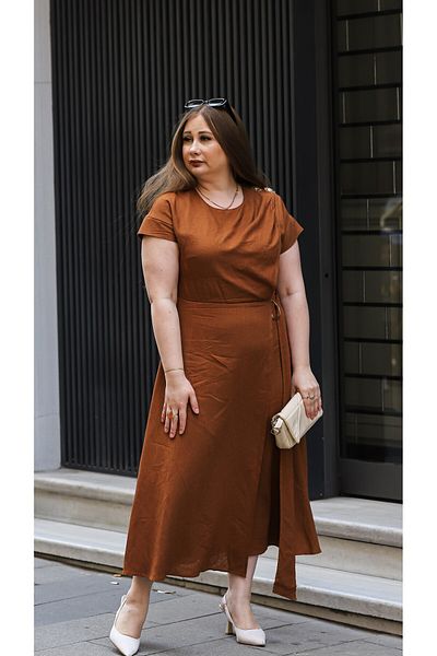 LAMAZONEEXXEN Cinnamon Color Belt Detailed Short Sleeve Midi Dress