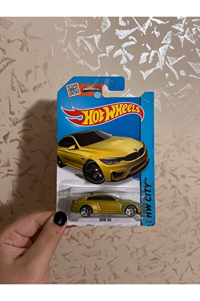 HOT WHEELS بي ام دبليو M4 لون ذهبي نادر قابل للتحصيل