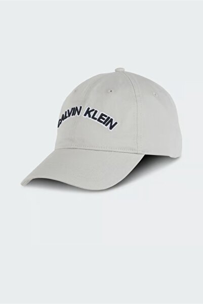 Calvin Klein قبعة رياضية رمادية قابلة للتعديل مطبوعة بشعار قطني قابل للتنفس ل...