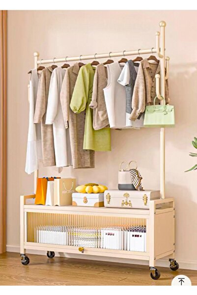 Un Multi-purpose clothes hanger with a modern and smart design for storage