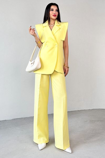 Cappmoda TKM-13306 Κίτρινο γιλέκο με διπλό γιακά και κοστούμι παντελονιού ψηλόμεσο