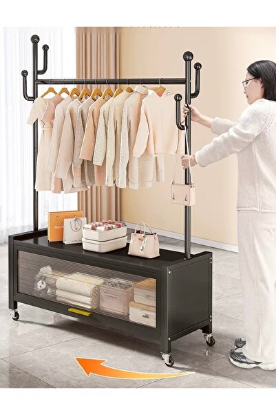 Un Multi-purpose clothes hanger with a modern and smart design for storage