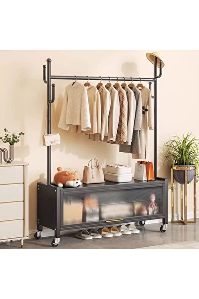 Un Multi-purpose clothes hanger with a modern and smart design for storage