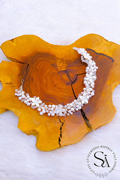 SimgeAksesuar Tamamen El Yapımı Kristal Taşlı Şık Ve Zarif Düğün Ve Nişan Gel...