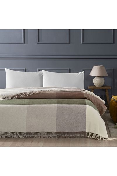 Linens Quark Double Brown Blanket