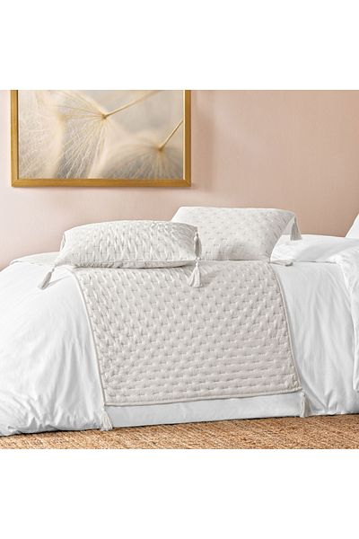 Linens Gardenia Stone Colored Standard Bed Runner Set