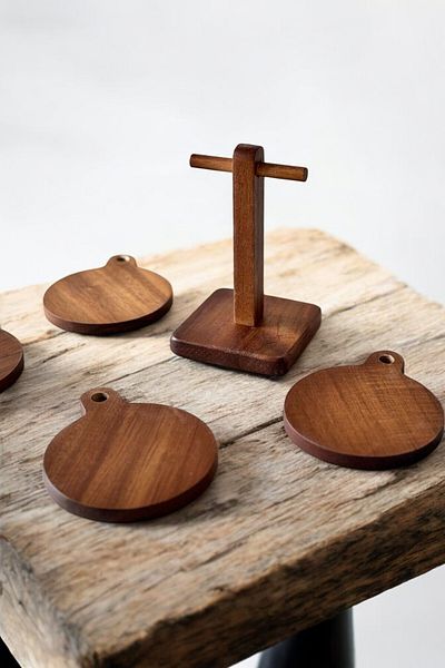Mirilliahome 4-Piece Acacia Stand Coasters & Trivets