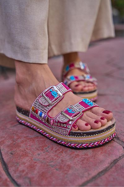 Madamra Papuci cu platformă cu cataramă cu piatră și mărgele fucsia