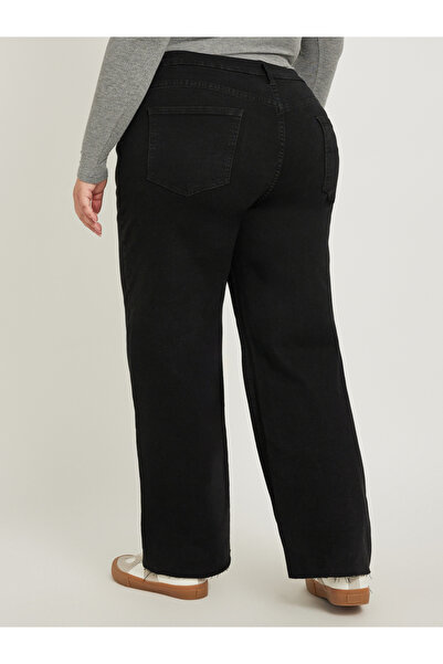 Styli Plus Size High Rise Rivet Detail Straight Fit Jeans