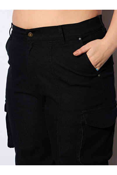 Sassafras By Styli Plus Size Straight Fit Jeans with Side Pockets Details