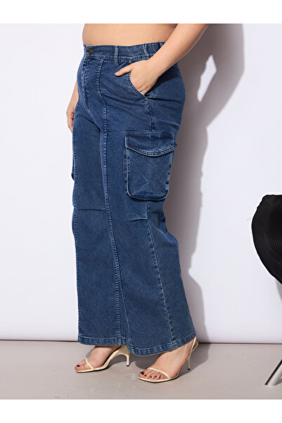 Sassafras By Styli Plus Size Straight Fit Jeans with Side Pockets Details