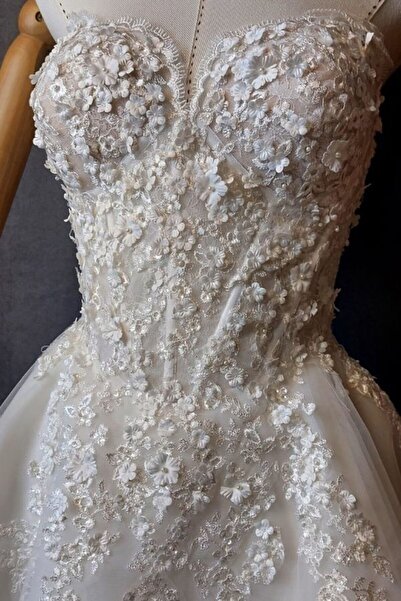 Uretti - Talia 8659 0690 Ručně vyráběné trojrozměrné večerní šaty s krajkou a tylovými detaily - Velikost 38 / 40