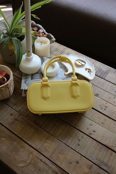 Moom Bag Geantă de mână și de umăr din silicon galben pentru femei