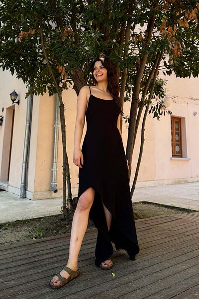 Clandestino Rochie midi elegantă cu bretele boeme asimetrice, neagră