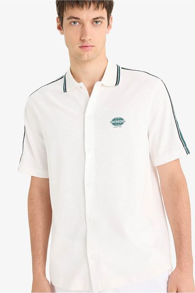 DeFacto Καλοκαιρινό κοντομάνικο πουκάμισο Relax Fit Polo Neck ελαφρύ ύφασμα με στάμπα F0200AX25SM