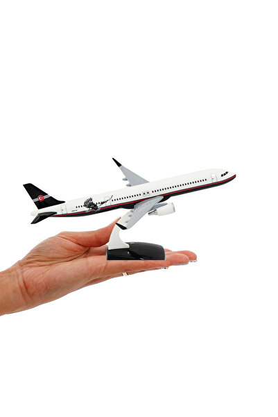 zekupp Airbus 321 1/200 Ölçek Siyah Beyaz Kartal Klasik Tasarım Plastik Maket Uçak