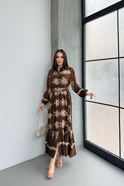 Mezka فستان فيسكوز طويل الأكمام منقوش عرقيًا مع حزام