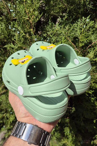 The Red Kids Size 22-25 Non-Slip Sole Slippers Green