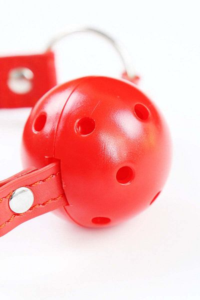 WildFashion Callus made of ecological leather, accessorized with metal rings, Red TOY426-3