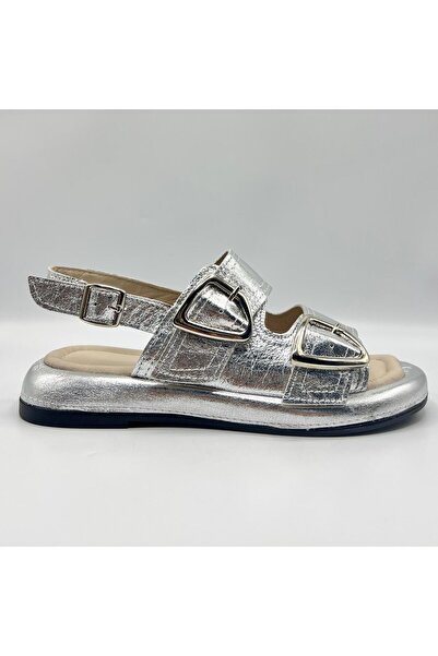 Ametist صندل نسائي من الجلد الطبيعي باللون الفضي الحصري من Siesta