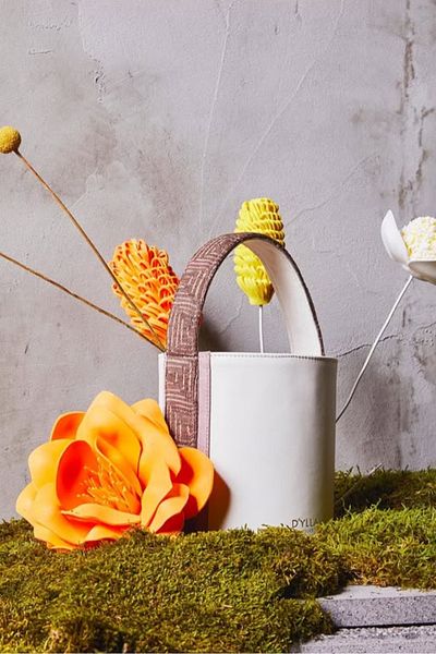 D'ylla Atelier Geantă de damă din piele naturală model Bucket din seria LENA Bucket – albă