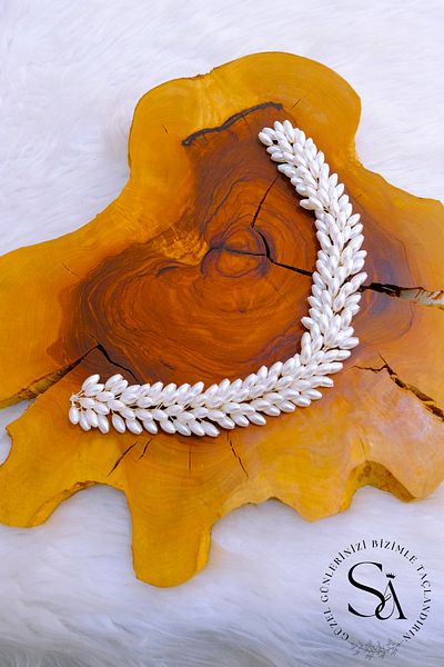 SimgeAksesuar Fashionable and Elegant Hair Accessory Made with Pearl Gems