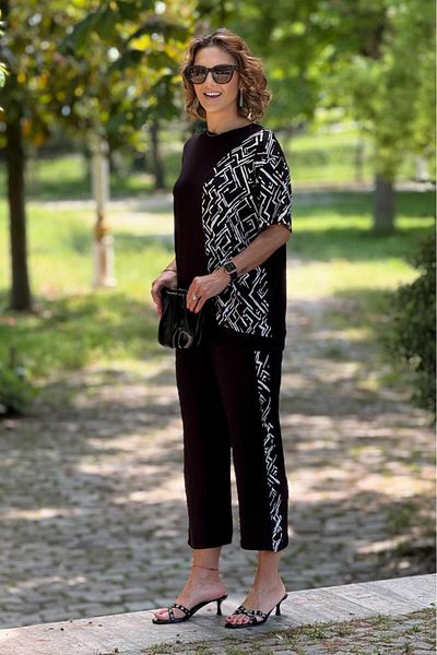 Nevin Kaya Moda Set Capri din bumbac cu model labirint negru