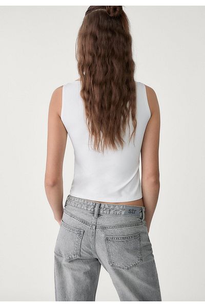 GIA - ART Round Neck Elegant and Minimal Sleeveless White Blouse