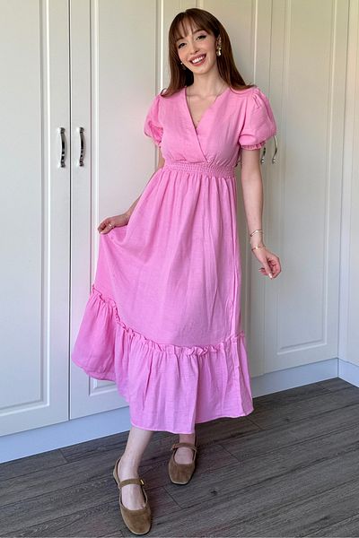 Dilay Gökoğlu Butik Rochie midi roz cu mânecă scurtă din țesătură muselină