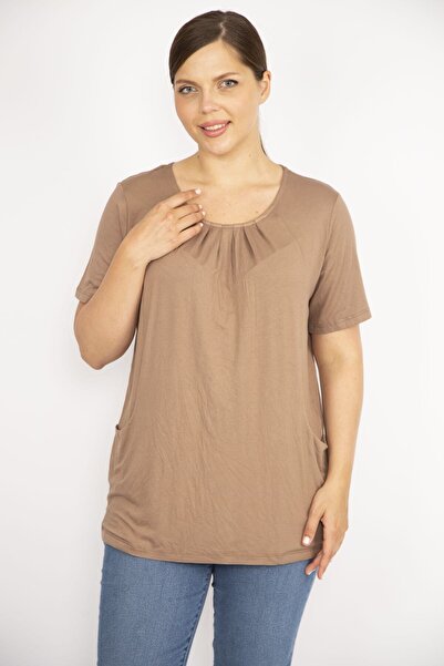 Şans Γυναικεία μπλούζα τσέπης μπροστινή πλισέ γιακά Camel Plus Size 65n36640
