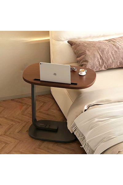 Un A versatile side table with a stylish design, perfect for small spaces!